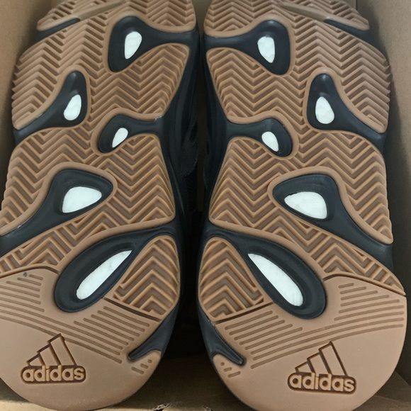 Yeezy Boost 700 ‘Utility Black’ 2019 - Picture 4 of 5